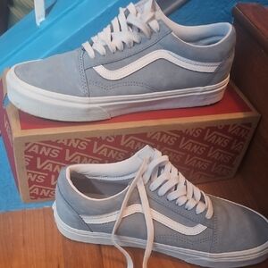 NWT Vans With The Box  Old Skool Tennis Shoes Men's 8 And Women's Size 9 1/2